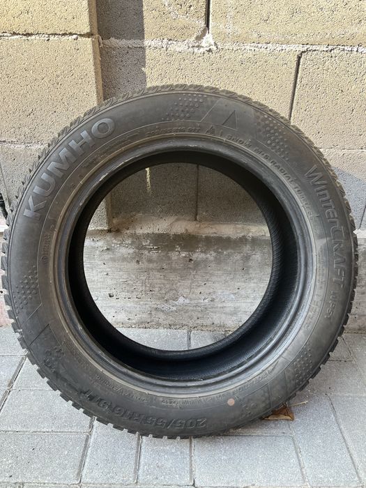 Зимна гума Kumho 205/55/16 DOT 2019 1бр.