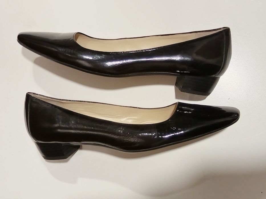 Дамски обувки, нови и носени малко