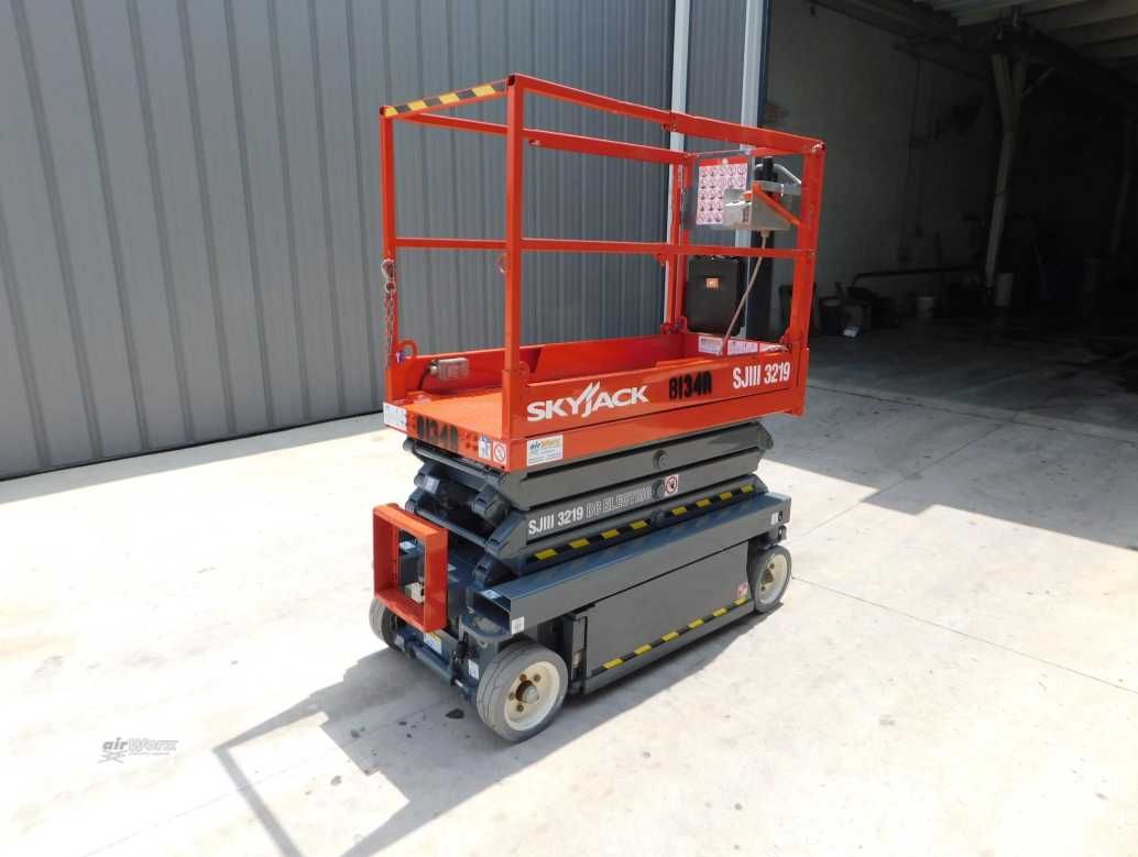 ПОД НАЕМ Ножична Вишка Skyjack SJIH 3219/ 8 м. Височина, гр. Казанлък