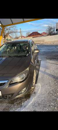 Opel Astra j An 2011