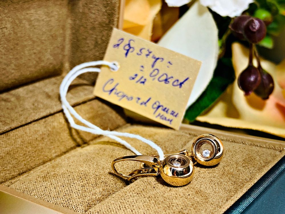золотые серьги с бриллиантами от Chopard