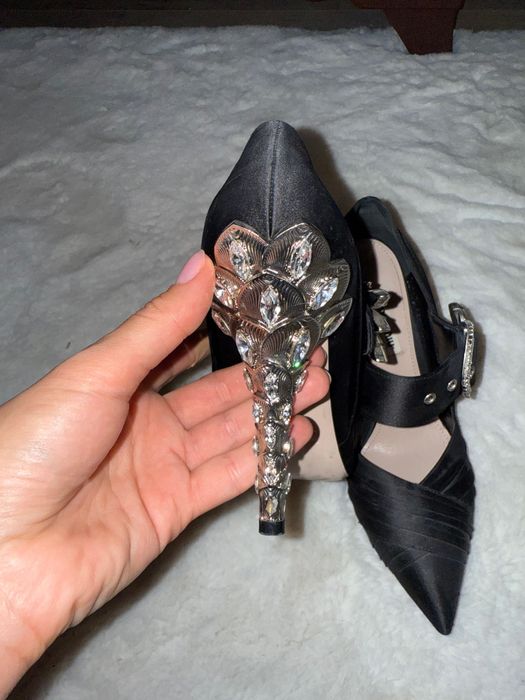Обувки на ток с камъни Miu Miu