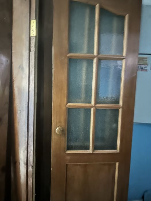 Двери межкомнатные, б/у, состояние хорошее, 3000