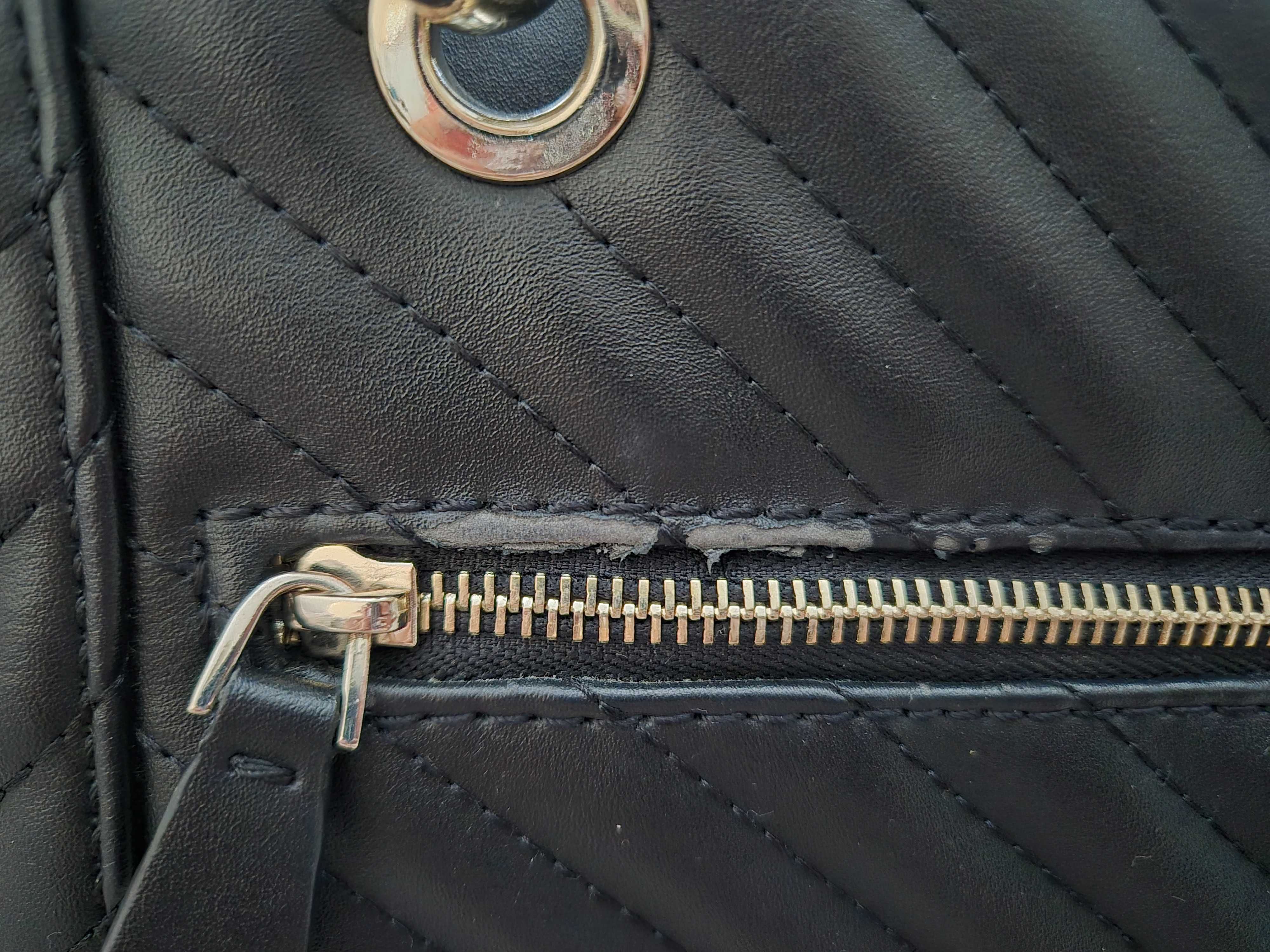 Чанта  от  Guess