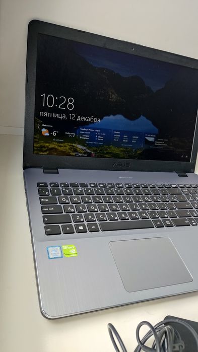 ASUS X542U отличный ноутбук i3-7/8/SSD256/940MX