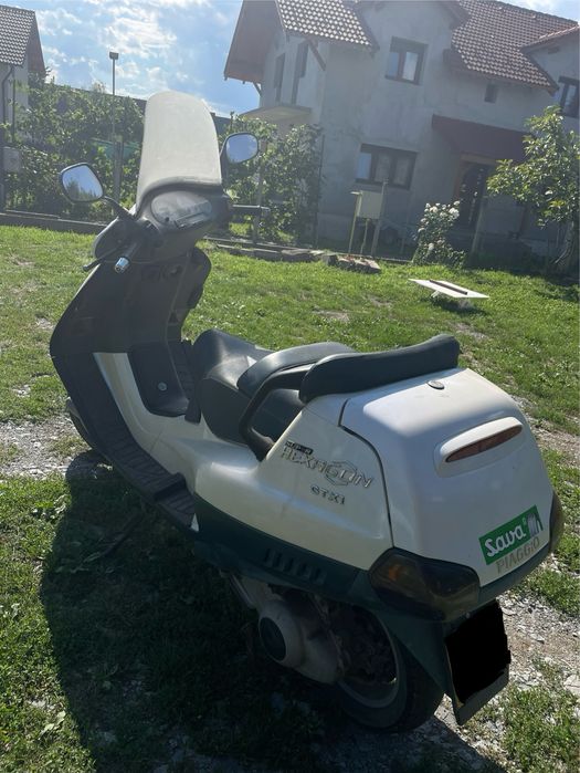 Scuter: PIAGGIO Super Hexagon GTX180