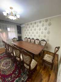 Продается стол и 12 стул для гостины, длина 274 см, ширина 120 см.