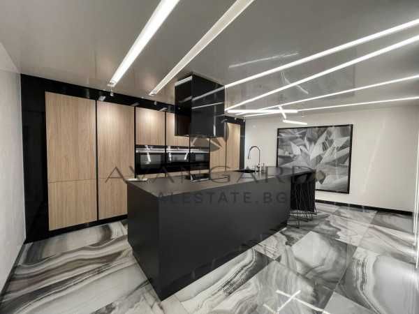 Продава се Тристаен апартамент в Пловдив, Кършияка - 130 кв.м за 1962 €/кв.м - Снимка #4