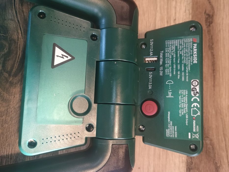 Prelungitor+lampa led + doua prize 220 v+ usb+ usb tip c ,rabatabil