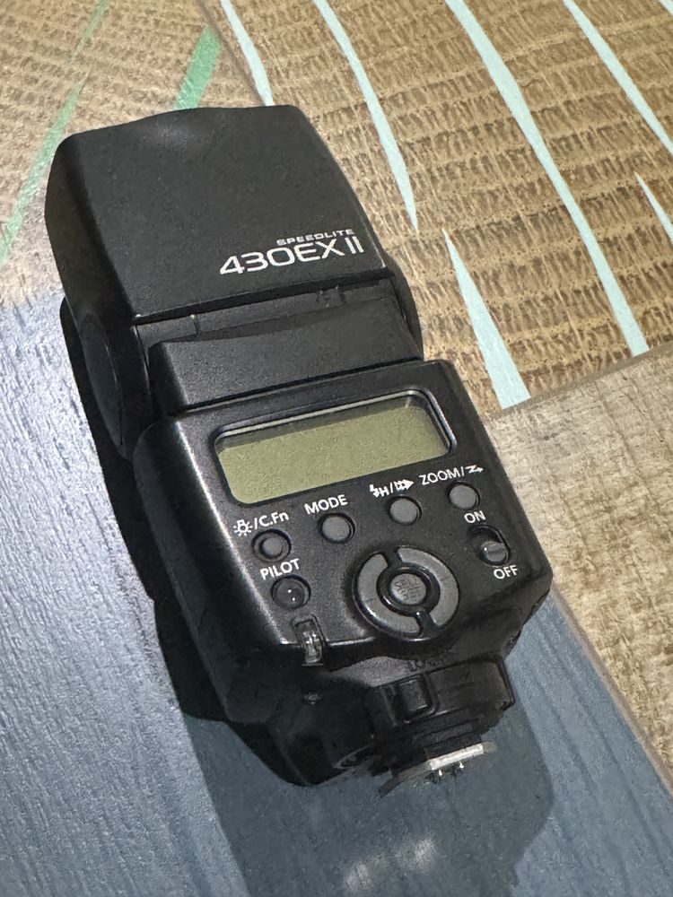 Светкавица Canon 430 ex II