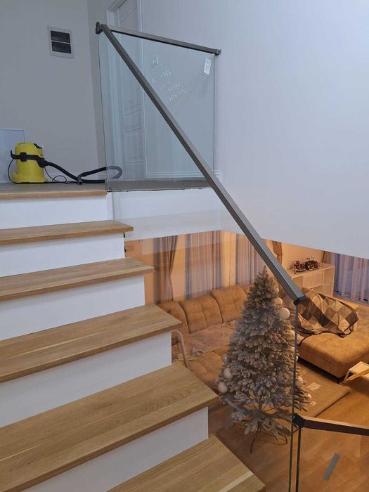 Balustrada de sticla pentru scari si balcoane