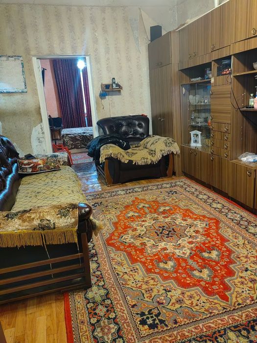 Продаю квартиру Яшнабадский р-он Авиасозлар-1.  3-ком 4-этаж 4-этажном