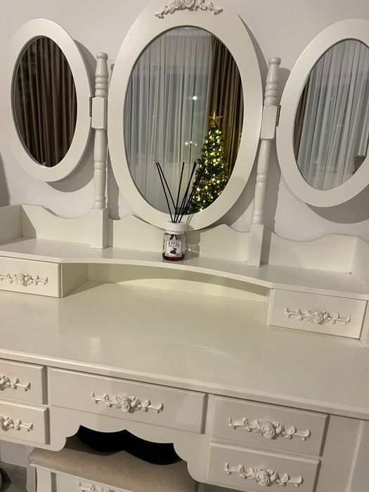 Masa de toaleta / machiaj + scaun cu sertare si oglinzi