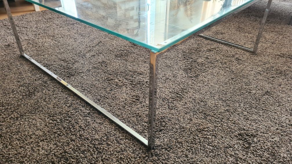 Модерна холна маса- стъкло и хром