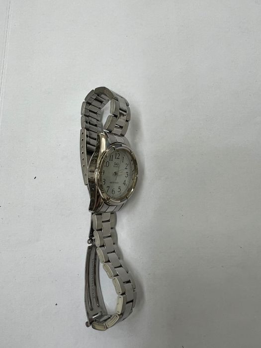 Дамски часовник Q&Q Кварцов