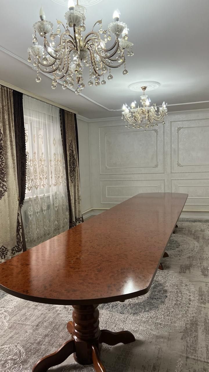 Стол на гостиную