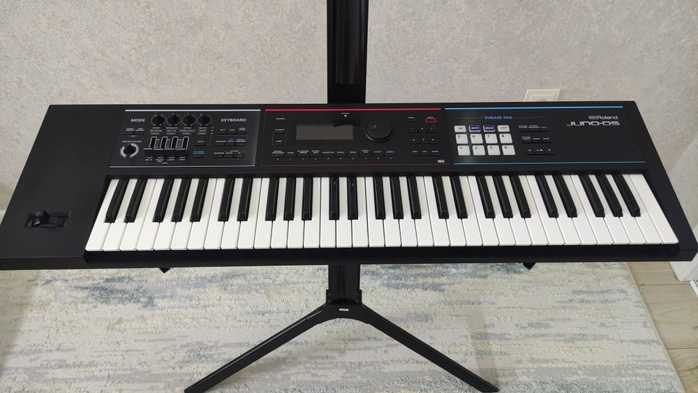 Roland juno ds61