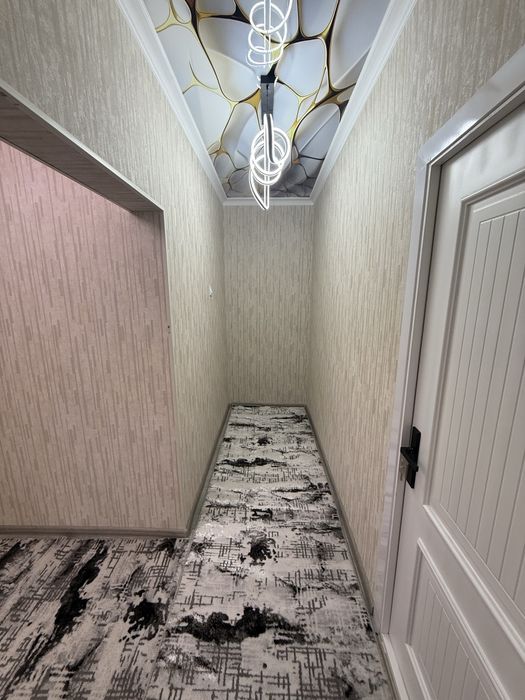 Uy sotiladi 6 mkr Aroma kafesi oldida 2 xona 1 etaj urta qatorda