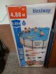 Piscina nouă     .