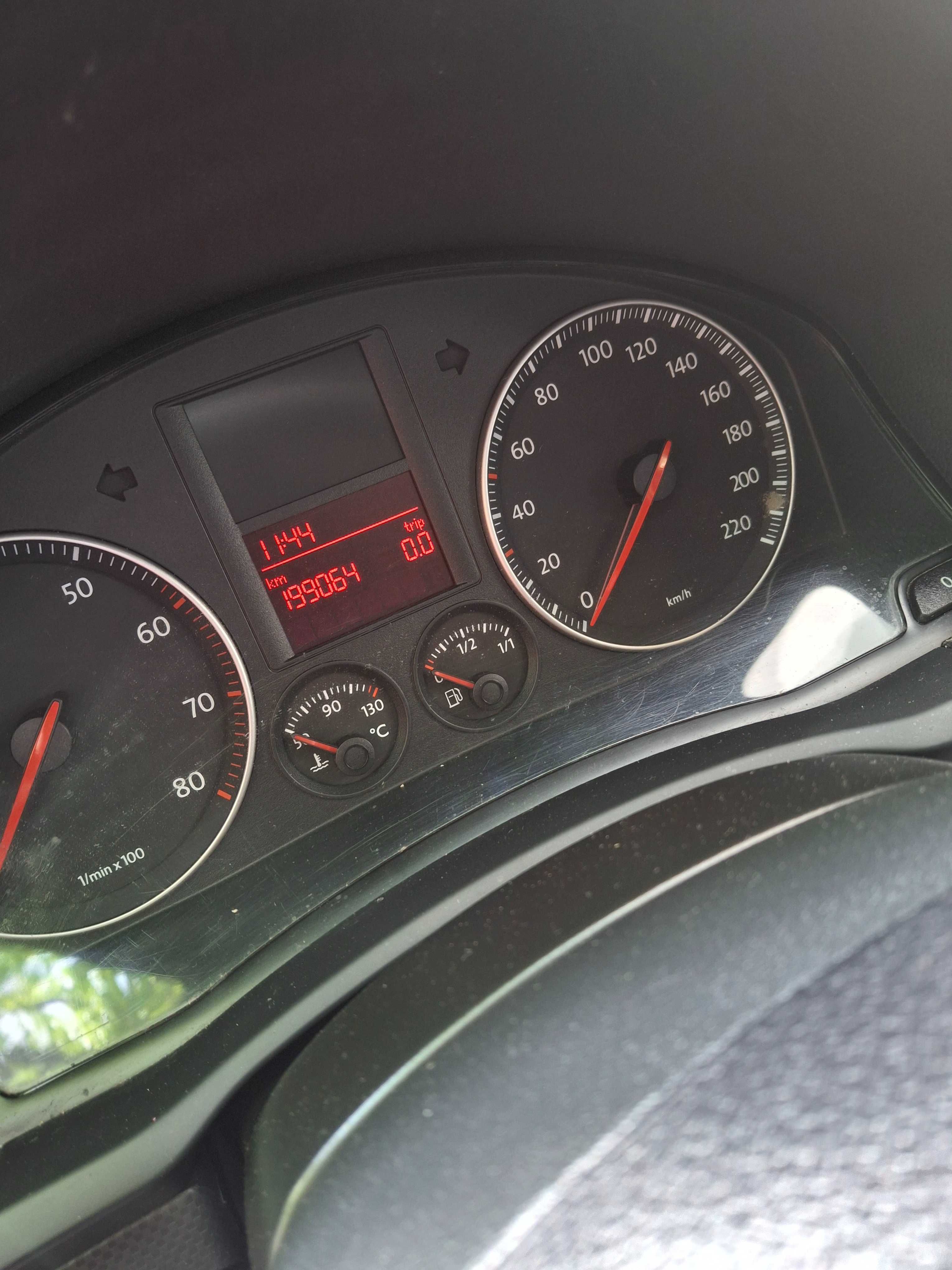 Golf 5 1.4 регистрирана 4врати ,климатроник