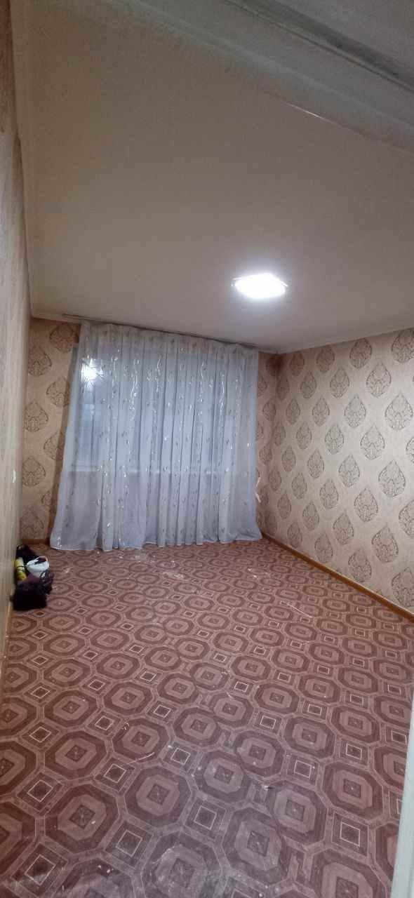 Срочно продаётся 1 ком квартира в чирчике 1 этаж 3мкн