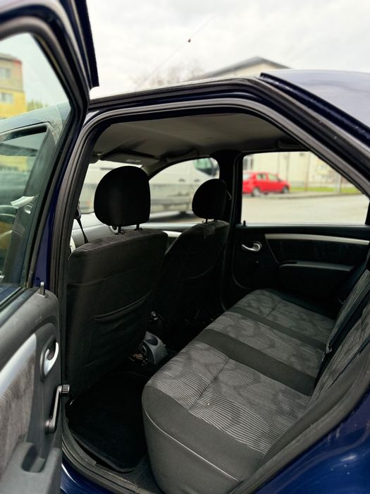 vând Dacia Logan 2010