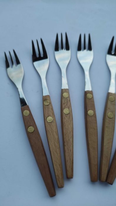 Комплект български десертни вилички с дървени дръжки