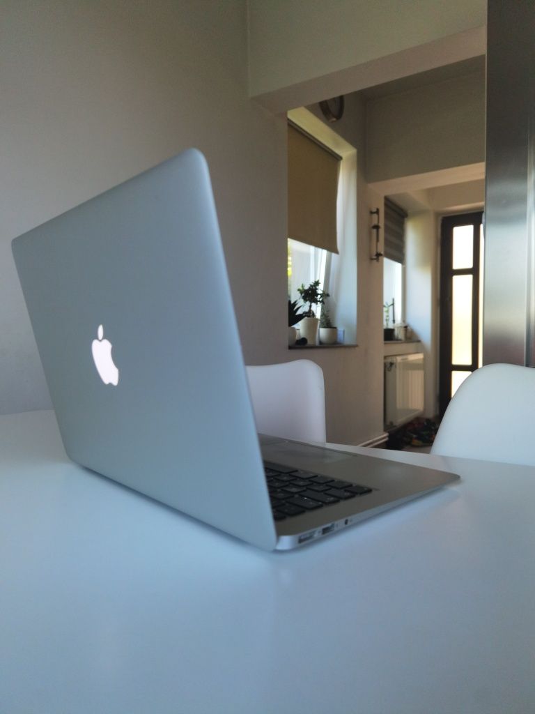 Macbook Air 2015 i5 8 Gb A1466