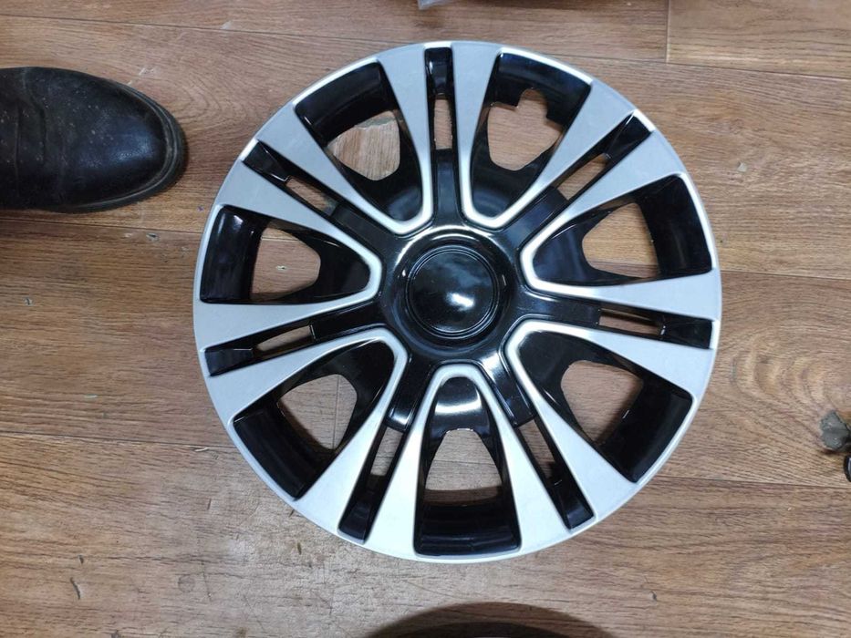 Колпаки (ободок) на 14 диск качеств. много отдам по самой низкой цене.