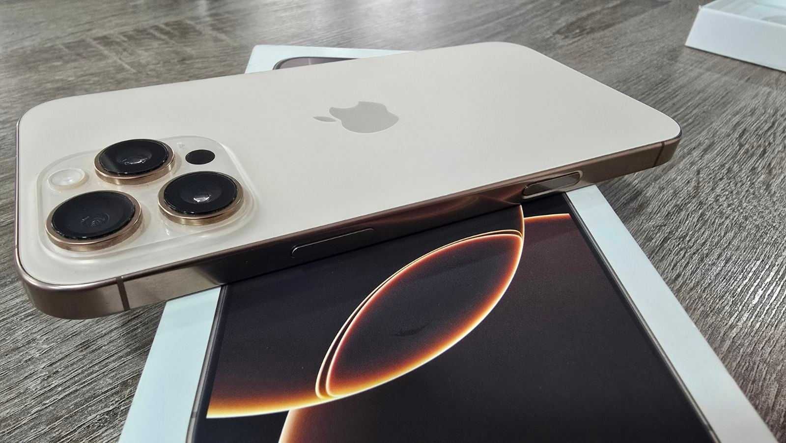 Apple iPhone 16 Pro Max 512GB GOLD  в ГАРАНЦИЯ