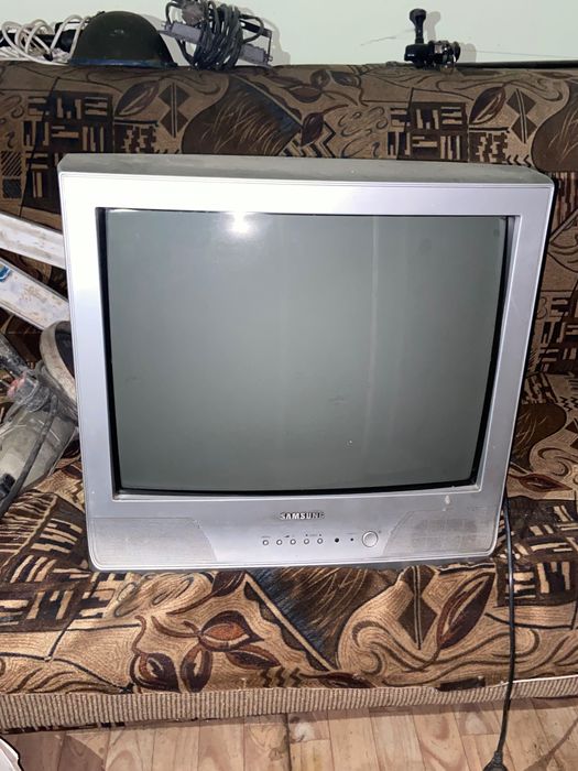 Телевизор Samsung (кинескопный, рабочий)