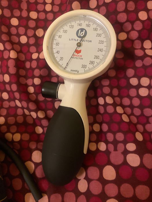 Stetoscop și tensiometru noi