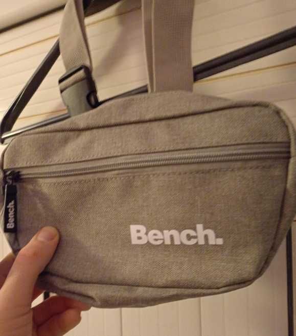 Чисто нова оригинална чантичка Bench