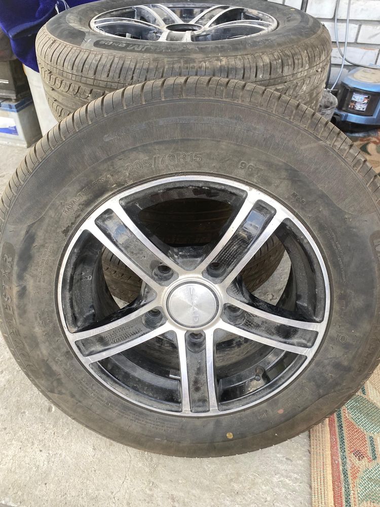 Продам диски шинами 205.70.R 15