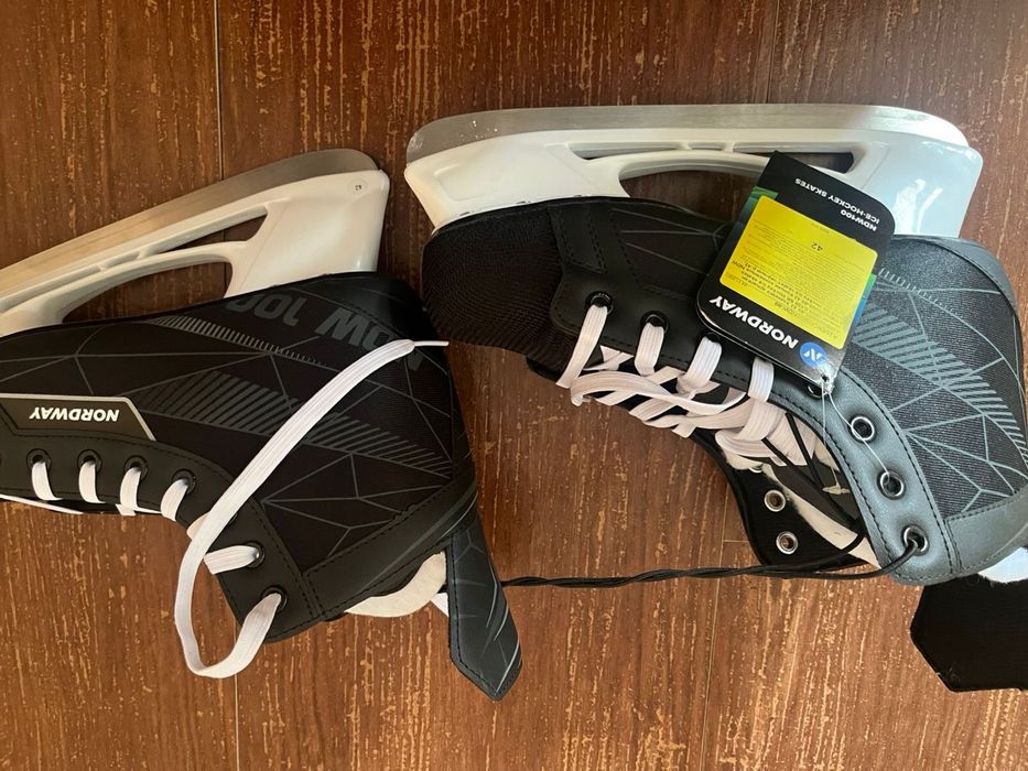 Продам коньки новые