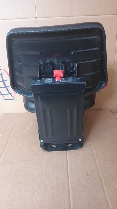 Scaun universal cu reglaj si amortizor pentru tractor