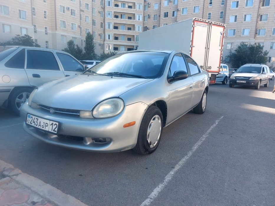 Dodge Neon 2000.