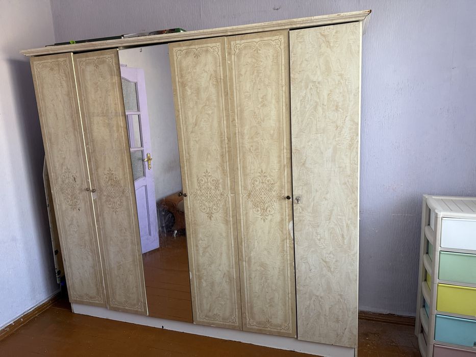 Продам шкаф плательный