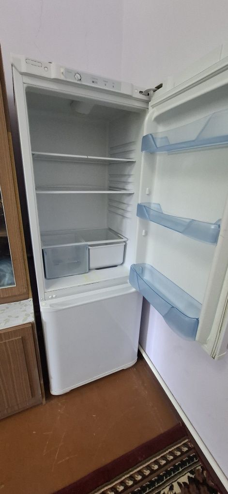 Холодильник Бирюса
