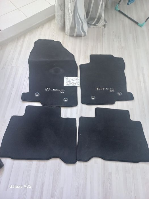 Продам ворсовые коврики на  лесус nx в б/у состоянии