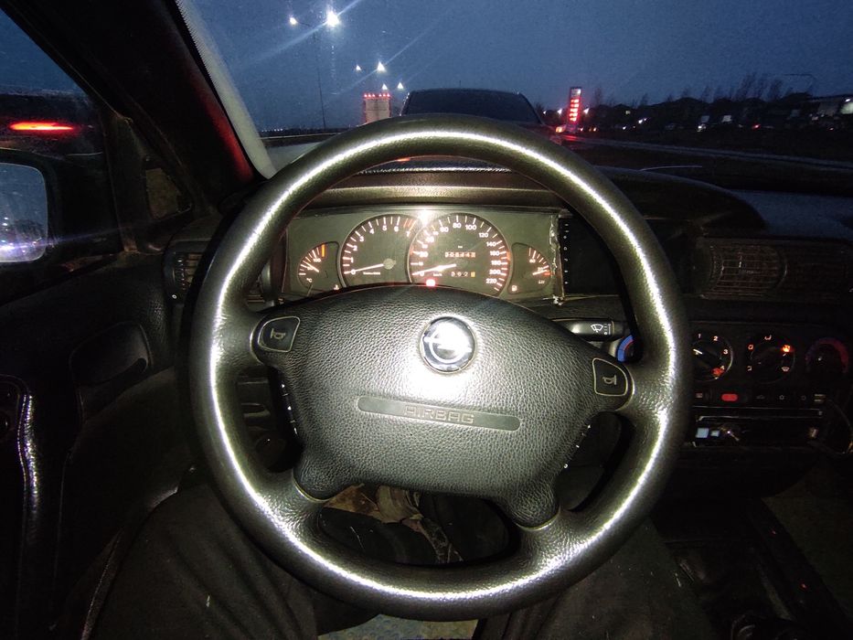 Срочно продам машину Опель омегу б 1995 г.в