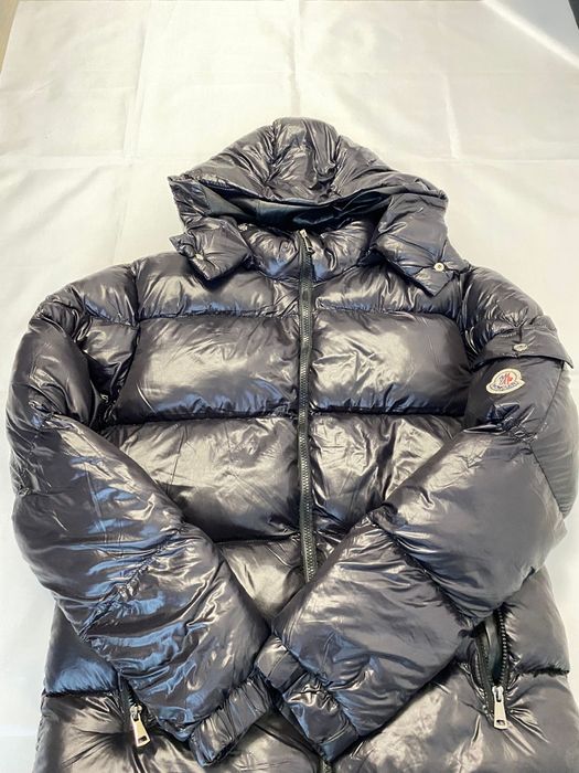 Geaca cu puf M.O.N.C.L.E.R Maya neagra