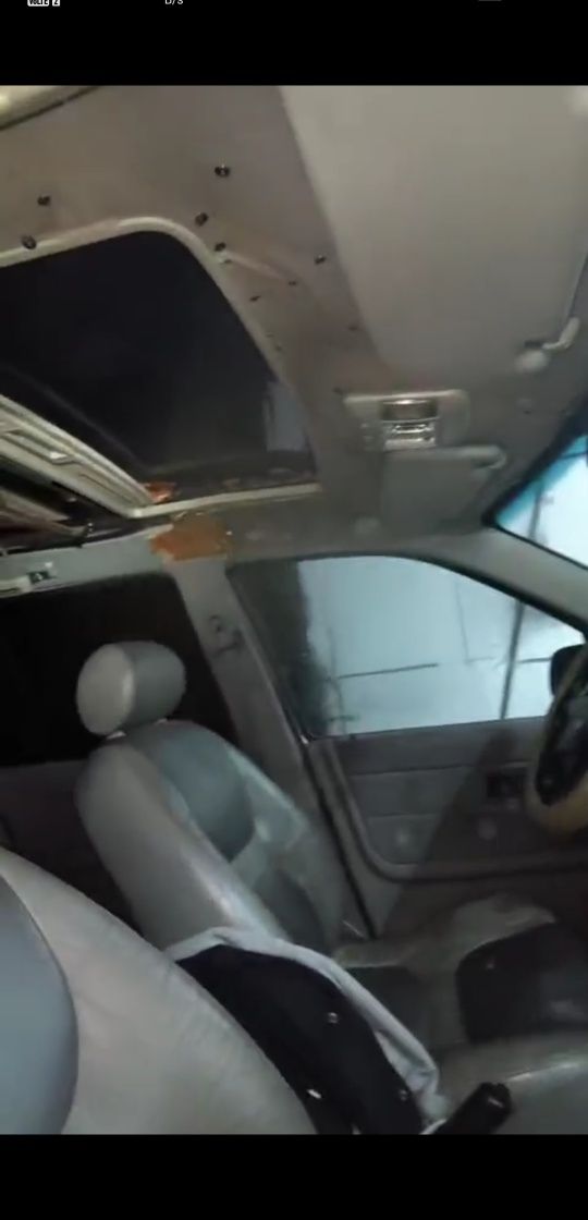 Retapitare plafon, polish auto, lumini ambientale