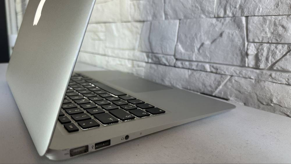 MacBook Air 13", MacOS High Sierra