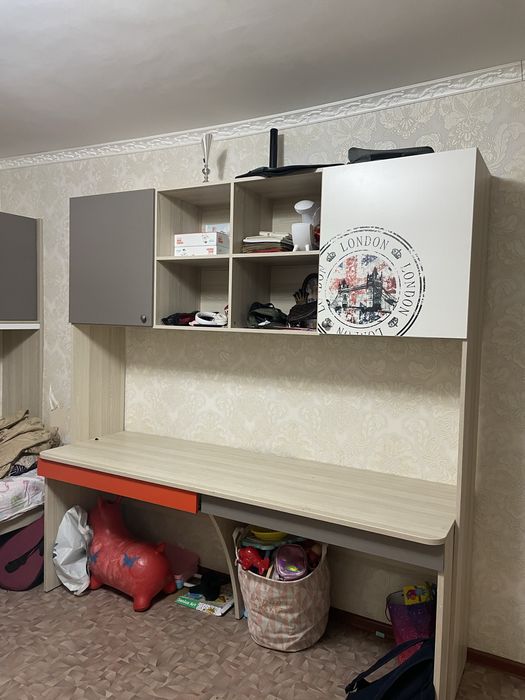 Стол письменный подходит для девочек , а также для мальчиков