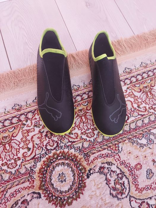 Adidasi fotbal puma marimea 37