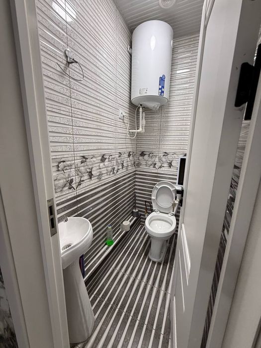 Шахар марказида жойлашган 2 хонали квартира ижарага берилади