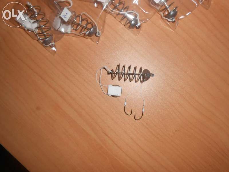 Вързани рибарски пружини , хранилка