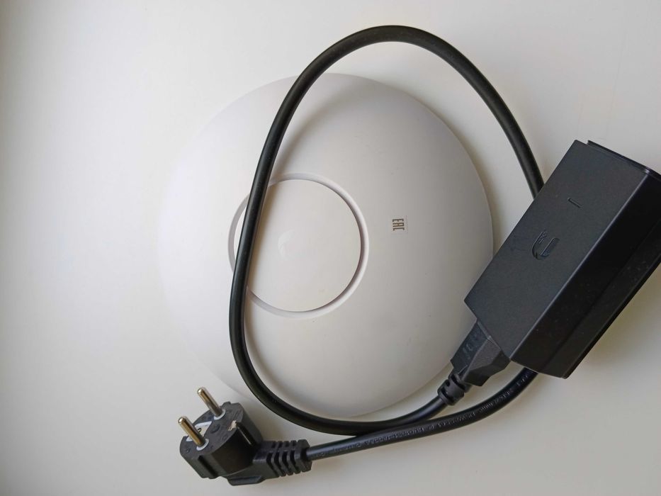 Точка доступа Ubiquiti UniFi AP AC LR белый