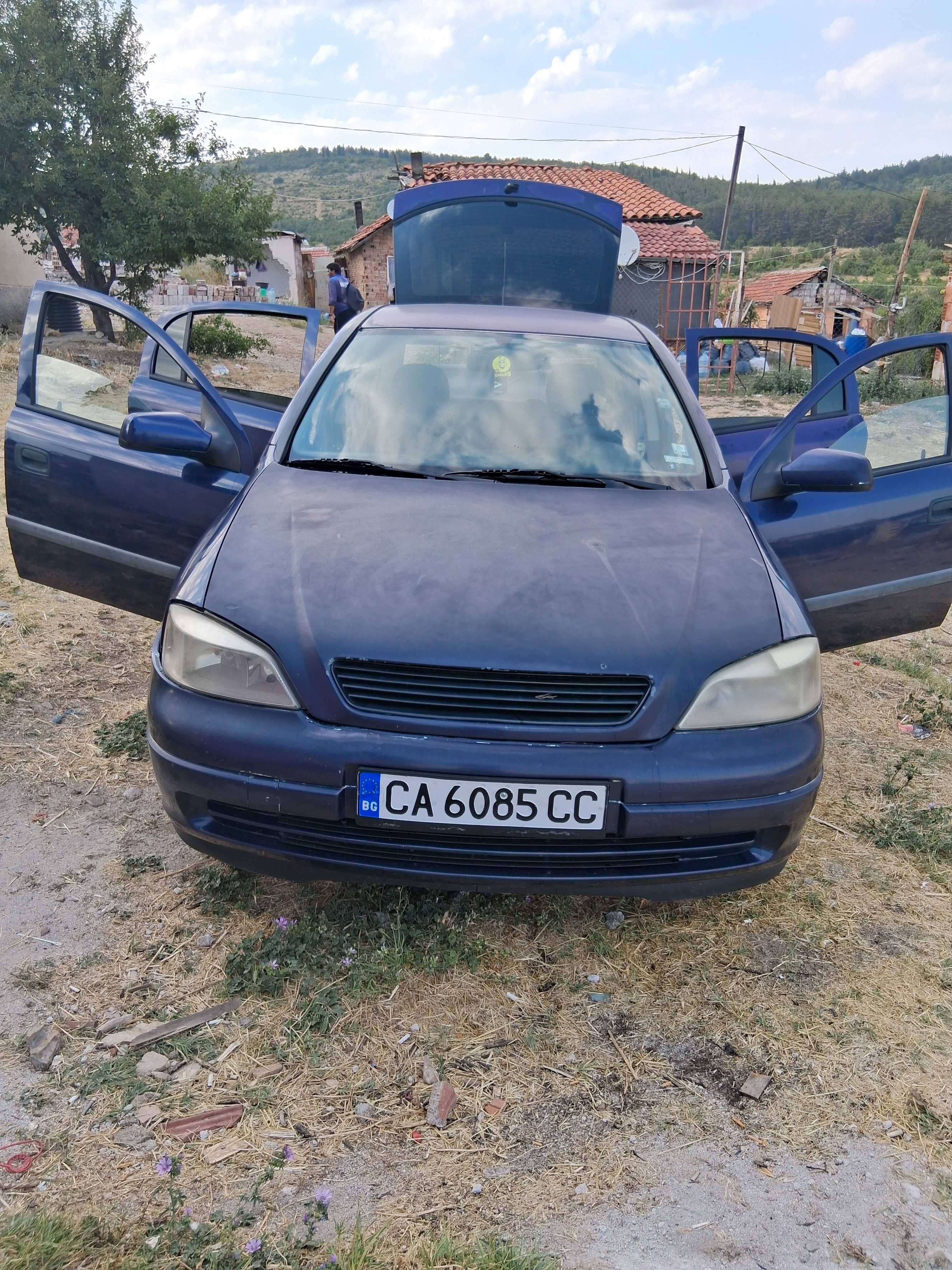 Opel Astra 1.6 колата е топ